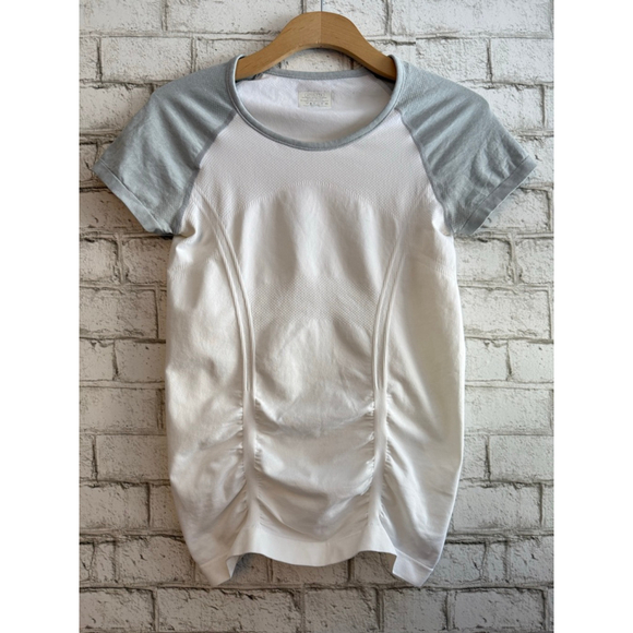 Athleta Tops - Athleta Fast Track Short Sleeve seamless Baseball Tee White and Gray size XS